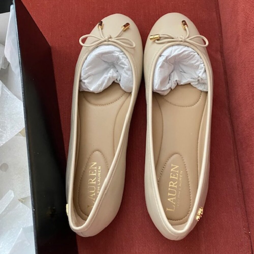 Designer Women's Shoes Flats Beige Size 6B.  NWT Never Worn